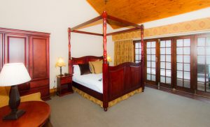 Audacia Manor - Coach House Rooms